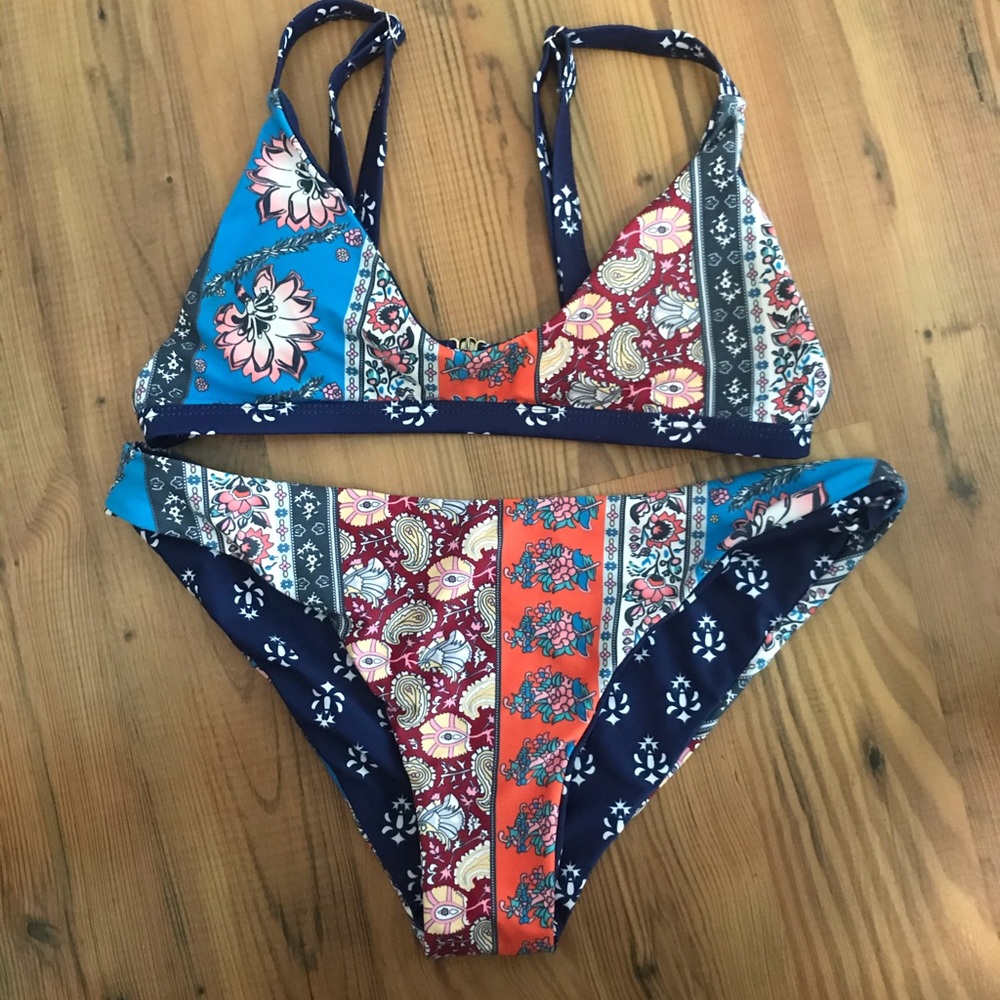 Bikini - Picture 2 of 2